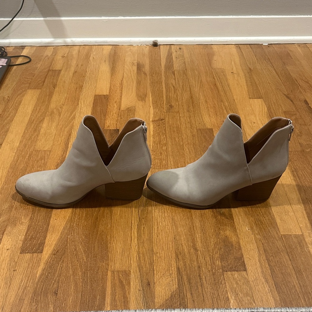 *last chance* SO | Women’s Stylish Gray Ankle Boots - Picture 3 of 15